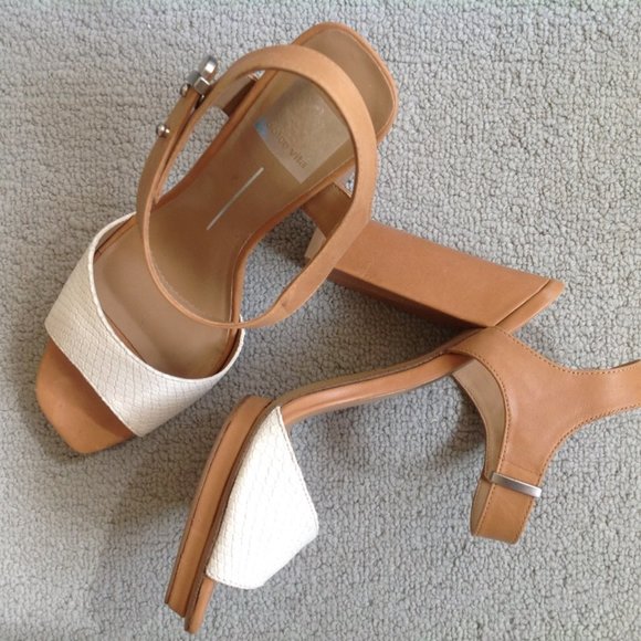 Dolce Vita Feryl Leather Ankle-Strap Sandals - Picture 4 of 7